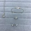 Kinderen vlinder sieradenset detail, met sprankelende zirkonia ketting, armband en ring. - Vlinder Vierdelige Stijl (PTZ073银色) / Zilver