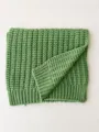 Écharpe d'hiver douillette en tricot épais vert uni. Tour de cou chaud et doux pour le froid. - Verdoyant