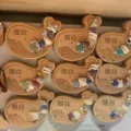 Hölzener Wal Kühlschrankmagnet und Flaschenöffner Küste Souvenir mit Muschel Dekor - Buchenholz Wal Stil (Ohne Muscheln)