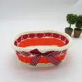Panier de rangement de bureau en plastique tissé détail, petit panier organisateur nœud. - En forme de cœur n° 3 (l14*L16*H17 cm) / Rayures rouges