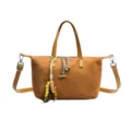 Braune Wildleder-Umhängetasche für Damen, stilvolle Handtasche mit Holzperlen und Kettendekor. - Khaki (Ohne Anhänger)