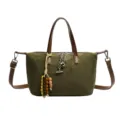 Olivgrüne Wildleder Umhängetasche, stilvolle Handtasche mit braunen Trägern und Fransen. - Grün (Mit Anhänger)