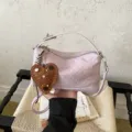 Sac à épaule chic violet tissé pour femmes, avec pendentif en cœur mignon et design élégant. - Avec Pendentif / Violet