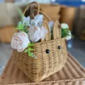 Panier de rangement en similicuir rotin en forme d'animal mignon avec fleurs artificielles. - Panier petit lapin avec poignées dia. 18*H 18cm