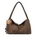 Braune Wildleder Umhängetasche für Damen, stilvolle Beuteltasche mit Blumenanhänger. - Ohne Anhänger / Grün