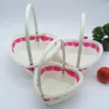 Ensemble de panier de fleurs en osier coeur blanc avec ruban rose pour decoration fete - Rose rouge