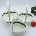 Lot de 3 paniers de fleurs tressés en cœur rotin blanc imitation avec ruban vert mariage. - Vert Foncé