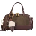 Bolso de hombro de ante marrón vintage para mujer con bonito colgante de felpa chic. - Con Colgante / Verde