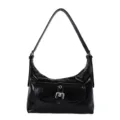 Borsa a spalla nera in pelle verniciata stile retro hobo con tasca frontale e fibbia. - Caffè