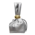 Silberne metallische geraffte Handgelenk Beuteltasche mit goldenem Verschluss für Damen im Alltag. - Silber