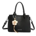 Sac à bandoulière noir en cuir pour femme avec pendentif floral, élégant sac à main tendance. - Avec Pendentif / Noir