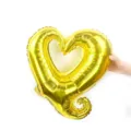Detailansicht des goldenen Herz-Folienballons für Hochzeits- und Partydeko, glänzend. - Hakenherz / Gold