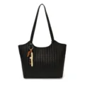 Elegante borsa a tracolla nera in pelle intrecciata con doppi manici e ciondolo in legno. - Nero