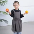 Grembiule per bambini in cotone e lino, grembiulino grigio scuro con tasche per asilo. - Cotone e lino per bambini - Grigio carboncino