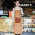 Tablier en toile de style coréen uni avec lanières et poche en cuir contrastées pour café. - Style Sangle en Y en Toile / Chameau