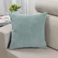 Nahaufnahme einer weichen hellblauen Cord-Zierkissen-Textur, platziert auf einem gemütlichen Sofa. - 30*50cm (Kissenbezug) / Matcha-Grün