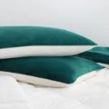 Σκούρο πράσινο βελούδινο κάλυμμα μαξιλαριού με κρεμ αντίθεση ορθογώνια θήκη για το σπίτι - 50 x 70 εκ. (Μαξιλαροθήκη) / Πράσινο + Λευκό