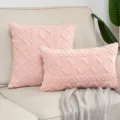 Rosa Plüsch Kissen Set mit strukturiertem Rautenmuster für gemütliche Wohnzimmer-Sofadeko. - 30x50cm (Kissenbezug) / Kirschblütenrosa