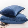 Détail de coussin en velours bleu, housse de coussin douce pour canapé et décoration. - 50x75cm (Housse de coussin) / Bleu marine