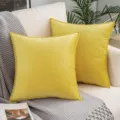 Housses de coussin en velours jaune luxueux pour canapé de salon, décoration d'intérieur douce. - Jaune