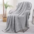 Γκρι fleece κουβέρτα με μοτίβο ψαροκόκαλο για καναπέ και κρεβάτι, απαλή και ζεστή. - 120x150cm / Ανοιχτό γκρι