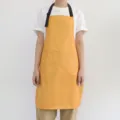 Tablier de cuisine imperméable jaune avec poches et bretelles ajustables pour le travail. - Jaune