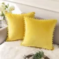 Gelbes Samtkissen mit Pom-Poms, weiches Dekokissen fuer Sofa und Wohnzimmer Dekoration. - Zitronengelb
