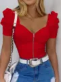 Top corto rosso aderente con scollo quadrato e maniche a sbuffo, dettaglio alla moda. - Taglia S / Rosso