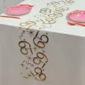 Chemin de table en tulle blanc avec imprimé doré 65 et étoiles pour fête d'anniversaire. - 28*275cm / 65ème Anniversaire Or