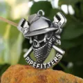 Collana con ciondolo teschio punk in acciaio inossidabile da uomo gioiello vintage da motociclista. - un solo ciondolo, senza catena / Colore acciaio