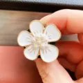 Car air vent clip decorative daisy flower alloy aromatherapy diffuser for auto interior accessory. - Scented Cotton Version / White
