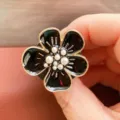 Black gold metal five-petal flower car air vent clip with pearl center aromatherapy decor. - Scented Cotton Version / Black