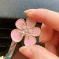 Pink flower car air vent clip with pearl center, cute alloy auto aromatherapy accessory. - Unscented Version / Pink