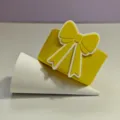 Silicone cup sleeve with cute yellow bow decoration, 7.5cm Stanley cup accessory. - Yellow