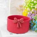 Rood siliconen kopjeshoes detailweergave met schattig 3D strikdesign, leuk accessoire. - 3D Strik Figuur 4 / Rood