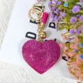 Porte-clés cœur en strass rose avec matériel doré et pompon pendentif de sac tendance - Rose