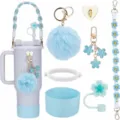 Gedetailleerd overzicht van blauwe gevlochten band, pluizige pompons en bloemenaccessoires. - 7 Stuks (Zonder Beker) / Blauw