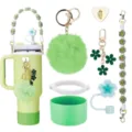 Groene beker accessoire set met pluche pompon sleutelhanger en bloemen hanger. - 7 Stuks (Zonder Beker) / Groen