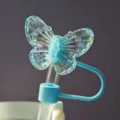 Primo piano dettagliato del topper per cannuccia a farfalla blu iridescente, accessorio. - Blu (Fig.3)