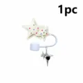 Détail de la paille double étoile en résine, charm mignon anti-poussière avec cœur noir. - Sans Gobelet ni Paille / 1