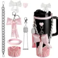 Stanley Becher Zubehör Set mit süßen gepolsterten Schleifen, Silikonhülle und Kettengriff. - Set 4