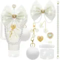 Vista dettagliata del set di accessori per bicchiere bianco con fiocco, perle e pon pon. - Stile 8