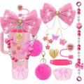 Set di accessori per tumbler rosa con fiocchi carini, catene di perle e ciondoli a farfalla. - Stile 1