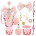Set accessori fiocco rosa per tazza Stanley, catena perle, pon pon e stivale silicone. - Fig. modello 8
