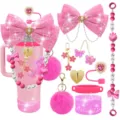 Set di accessori per borraccia rosa con fiocchi, catene di perle, ciondoli e pon pon. - Combinazione 3