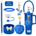 Set accessori per tazza con tracolla di perline blu, copricanna a fiocco e portachiavi pon-pon. - Set 7 (tazza non inclusa)