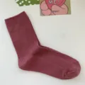 Dunkelrosa gerippte Damen Socken aus weicher Baumwolle, bequeme einfarbige Freizeitsocken. - Einheitsgröße / Altrosa