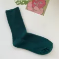 Dunkelgrüne gerippte Baumwoll-Mittelsocken für Damen, japanischer Retro-Stil bequeme Strickstrümpfe. - Einheitsgröße / Dunkelgrün