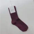 Chaussettes mi-hautes en coton côtelé de couleur unie pour femmes avec étiquette - Taille unique / Violet Aubergine
