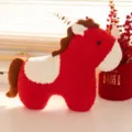 Süßes Plüschpferd Kissen, rotes Stofftier Kuscheltier für Sofa, Büro Stuhl und Dekoration. - Chinesischer Stil Kleines Pferd